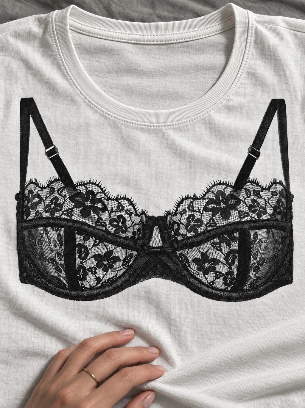 Rib Crop Tee. lace – print close-up