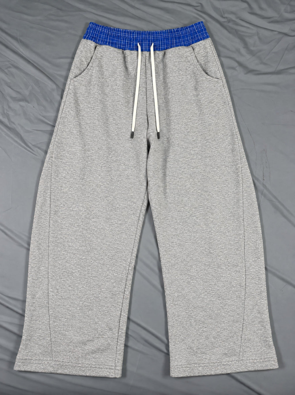 Barrel Sweatpants. flower gray – flat lay
